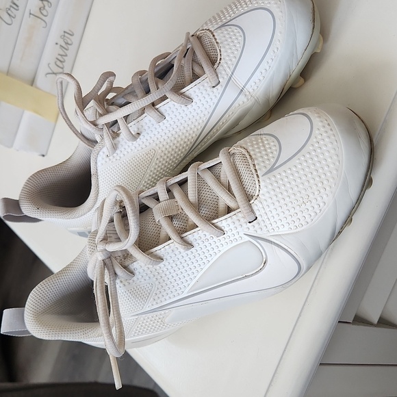 Nike Huarache Cleats - Picture 2 of 6